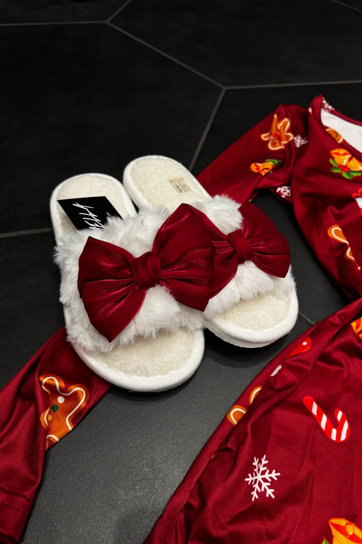 Slippers (23 Color Options)