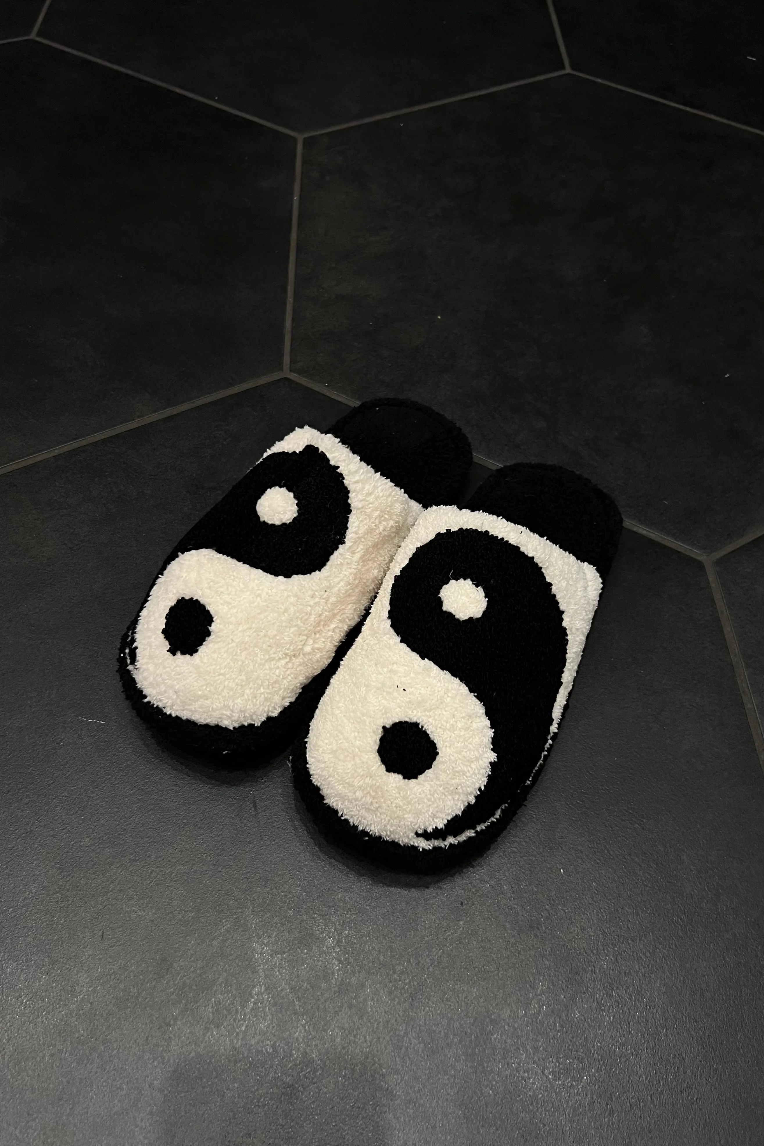 Slippers (23 Color Options)